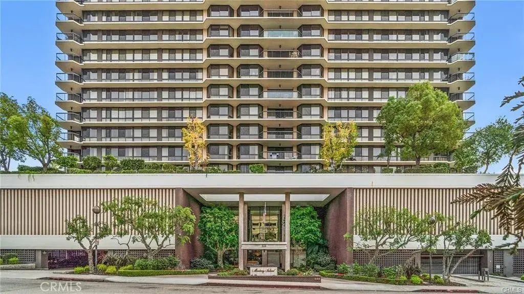 222 Monterey Road 104, Glendale