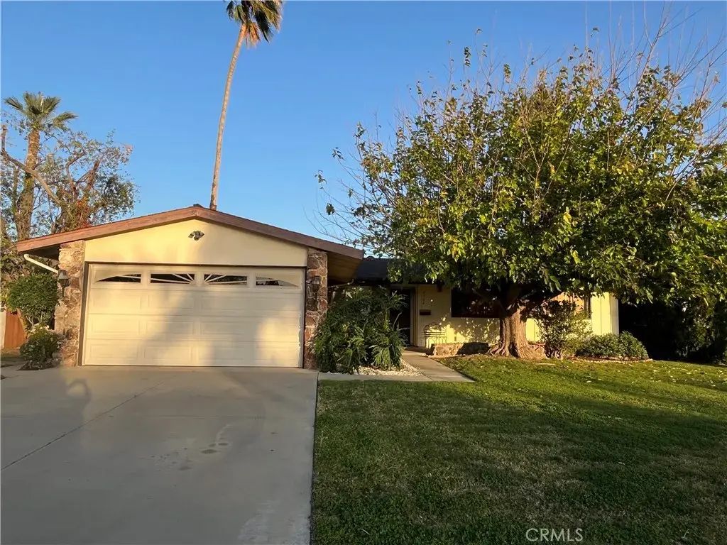 8364 Lurline, Winnetka