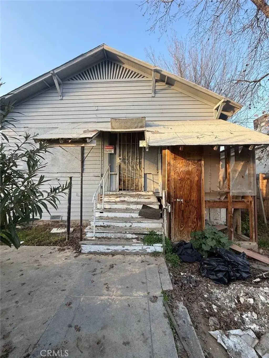 228 E Ivy Street, Hanford