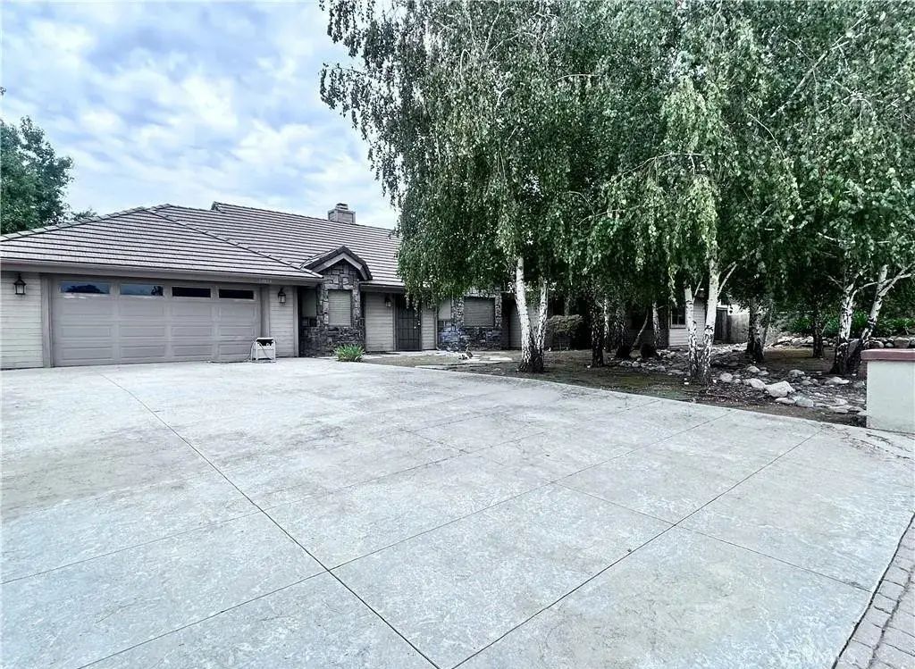 13054 Oak Crest, Yucaipa