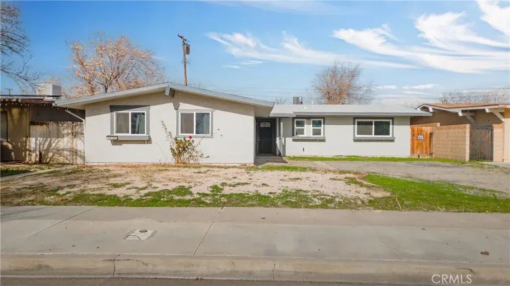 1041 W Avenue H2, Lancaster