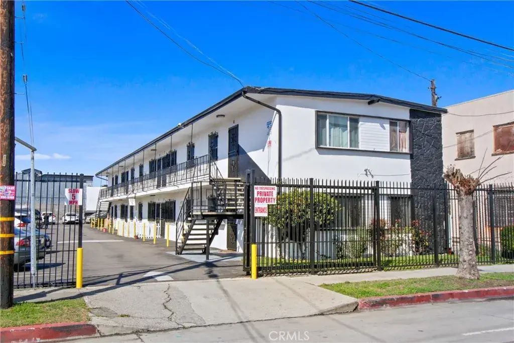 8711 Avalon, Los Angeles