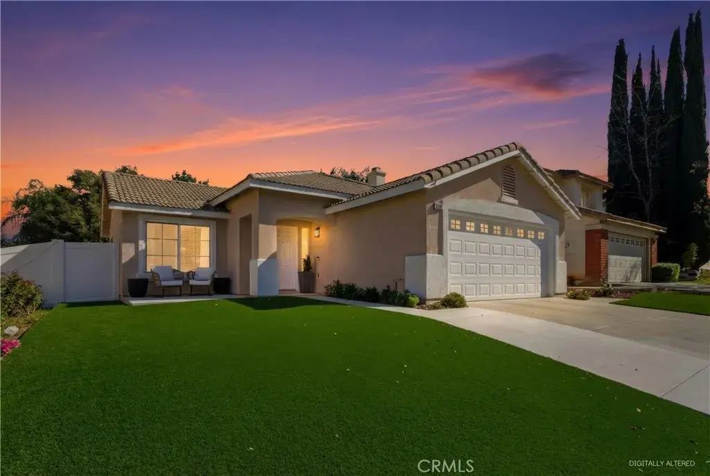 3199 Rowena, Corona