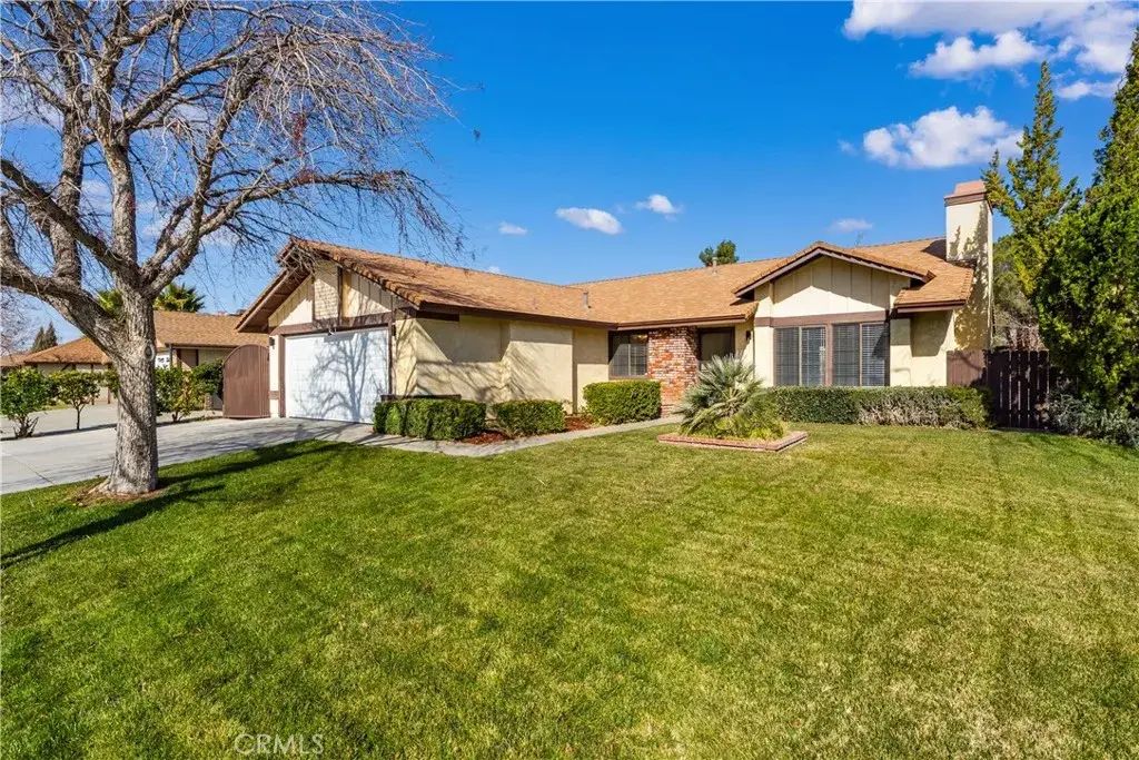 2741 W Avenue L4, Lancaster