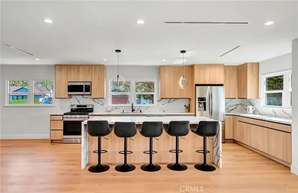 23635 Marylee St, Woodland Hills