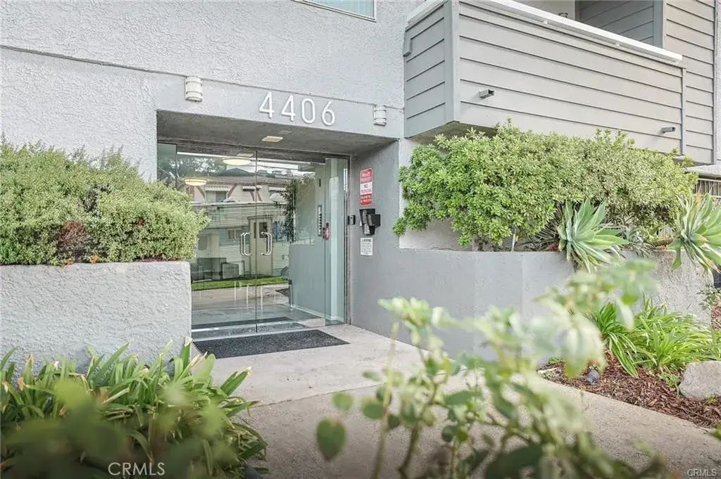 4406 Cahuenga Boulevard 203, Toluca Lake
