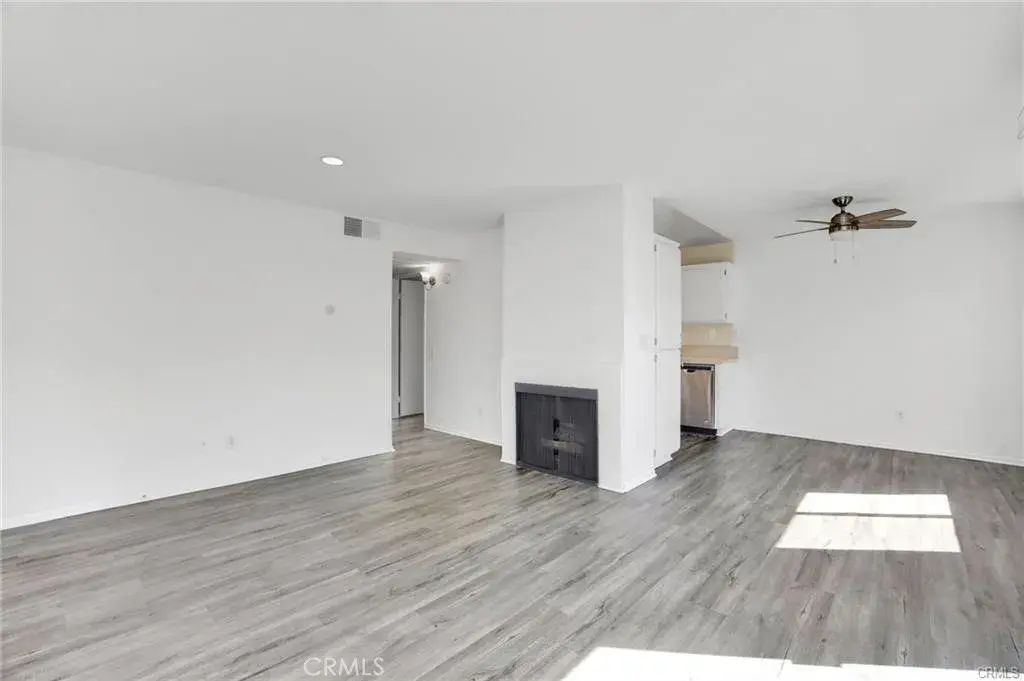 4406 Cahuenga Boulevard 202, Toluca Lake