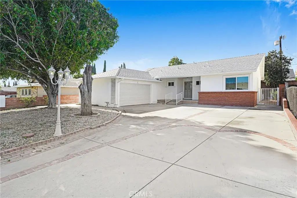 12157 Memphis, Sylmar
