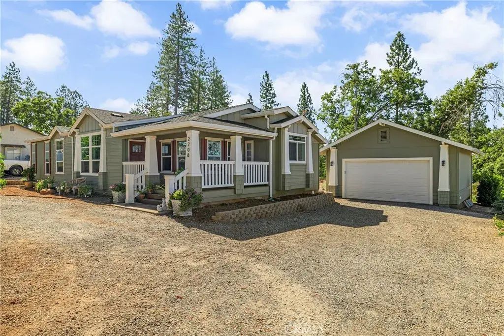 2208 De Mille Road, Paradise