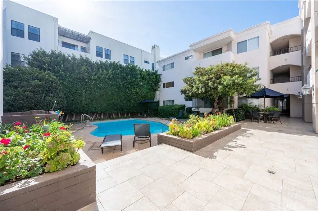 4637 Willis 110, Sherman Oaks
