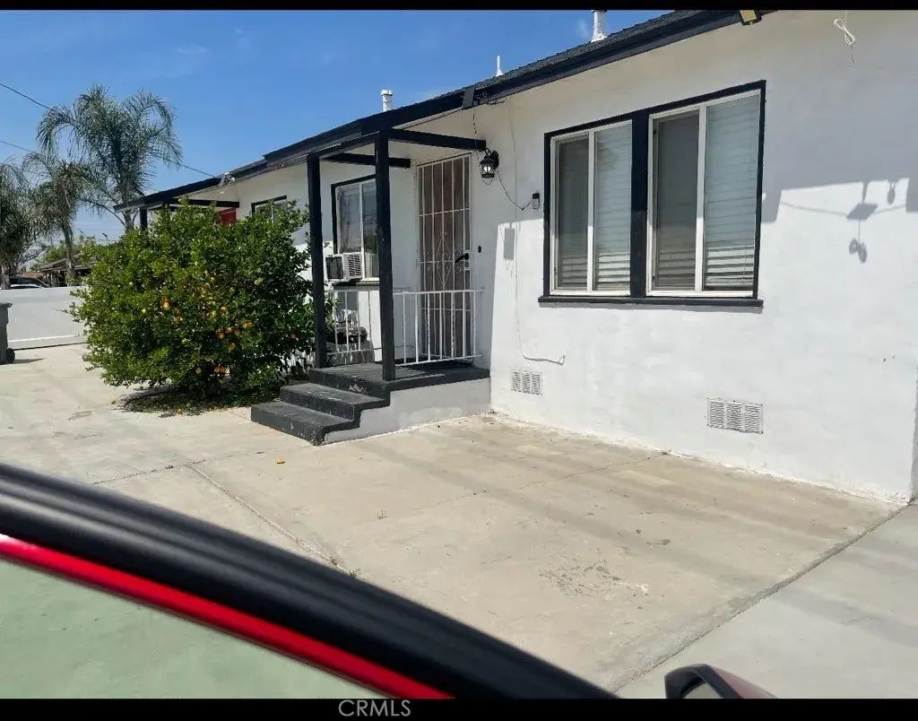 15356 Merrill 1, Fontana