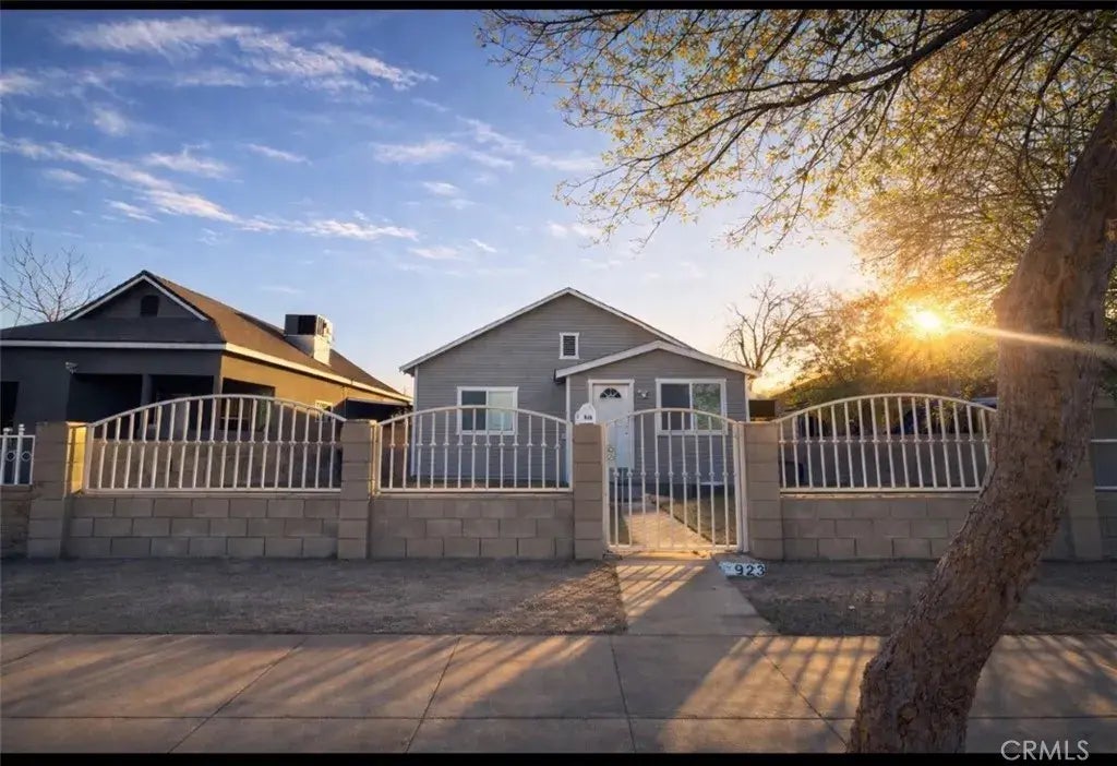 923 Sumner Street, Bakersfield