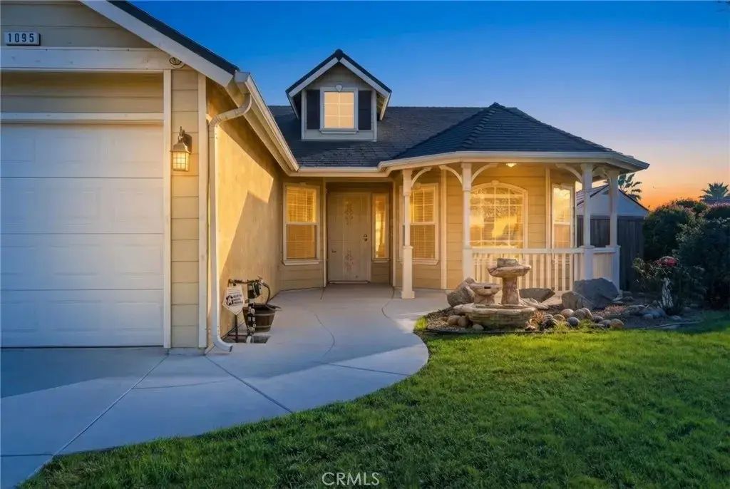 1095 W Saffron, Hanford