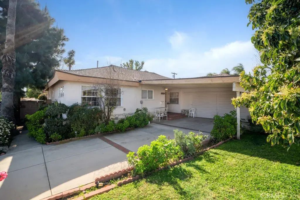 16402 Sunburst St, North Hills