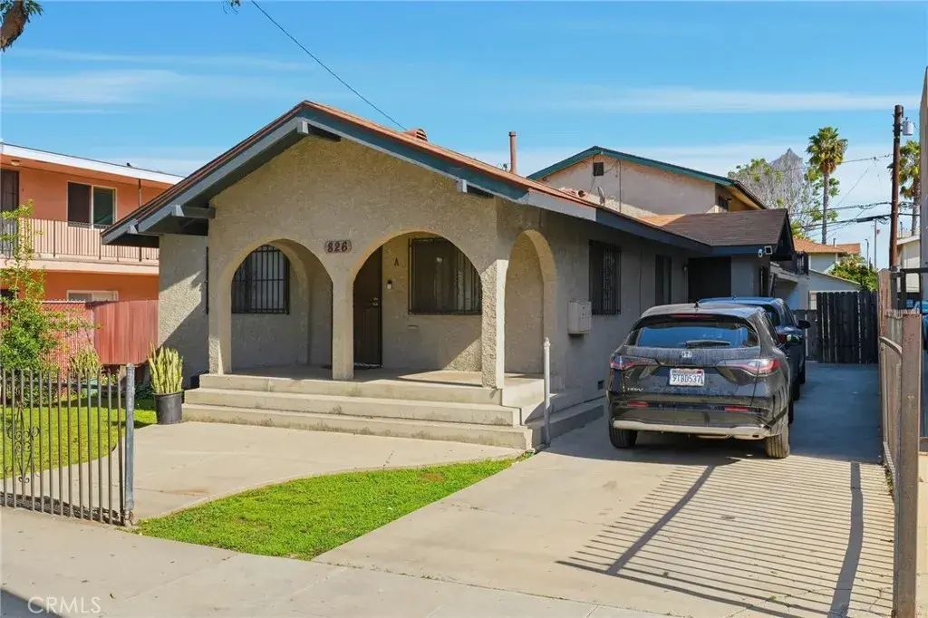 826 Gaviota, Long Beach