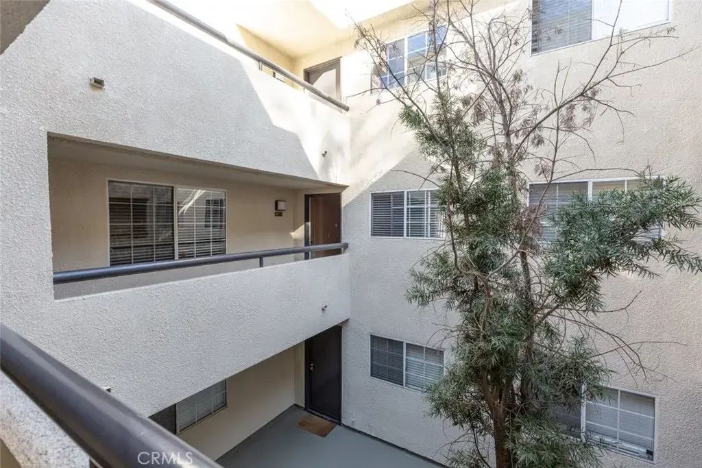 5540 Owensmouth Avenue 206, Woodland Hills