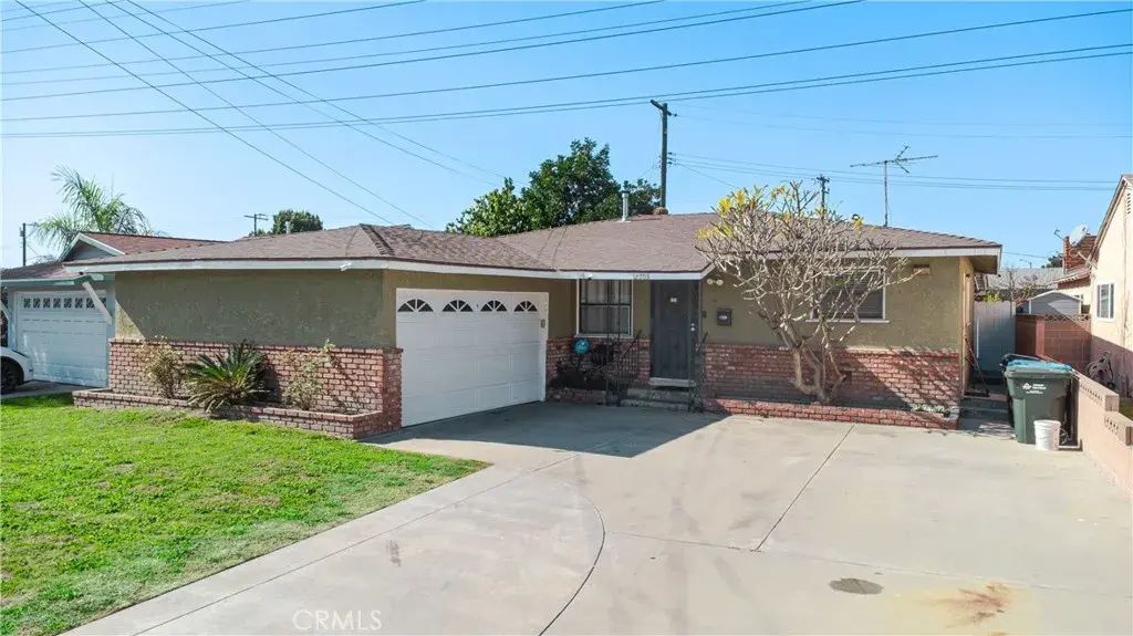 15705 Hayter Ave, Paramount