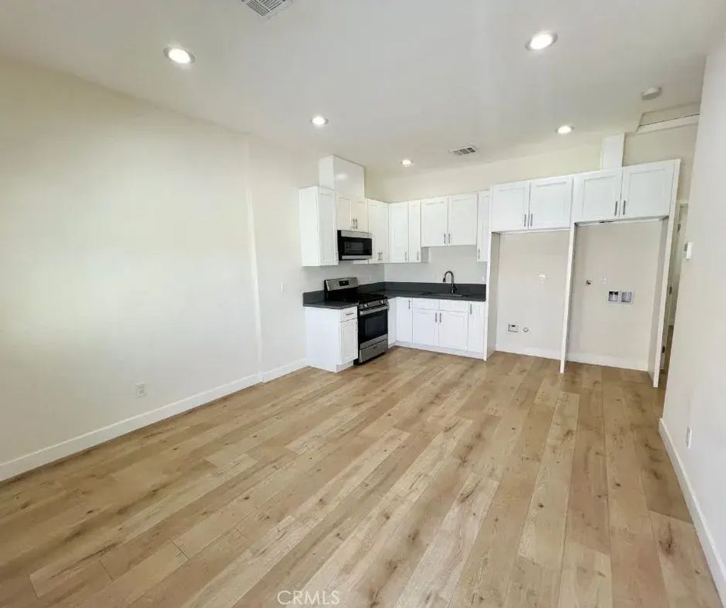 10888 Dora, Sun Valley