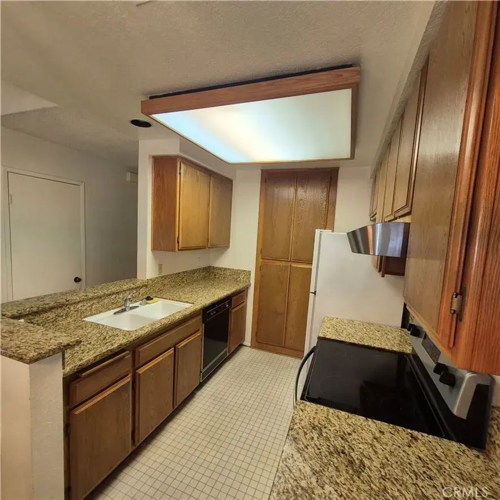 3814 Dunford M, Inglewood