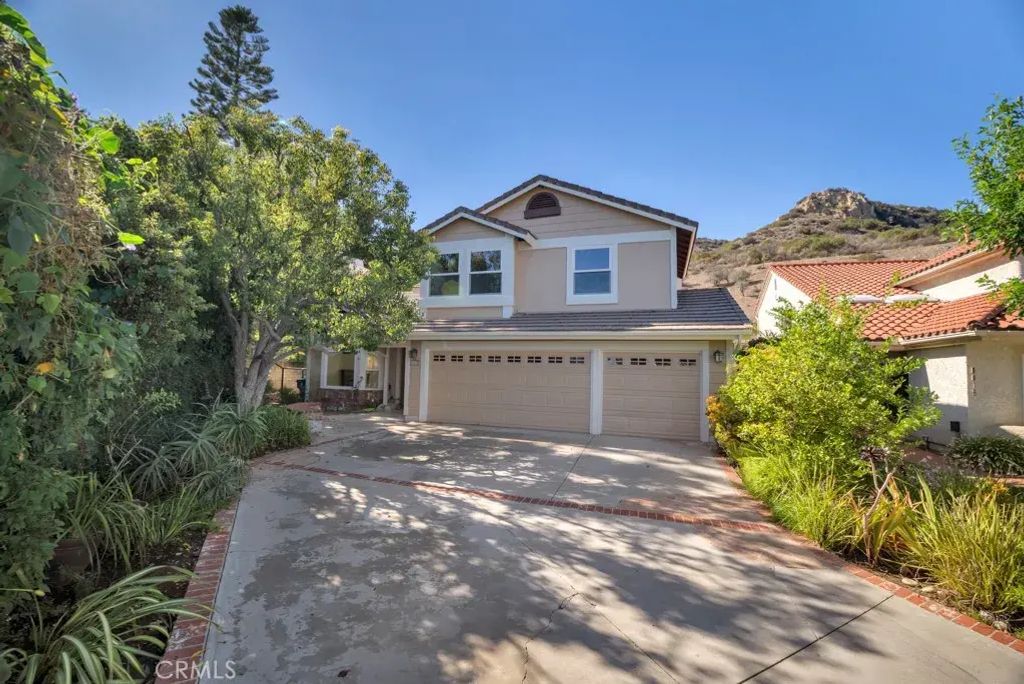 8009 Crothers Court, West Hills