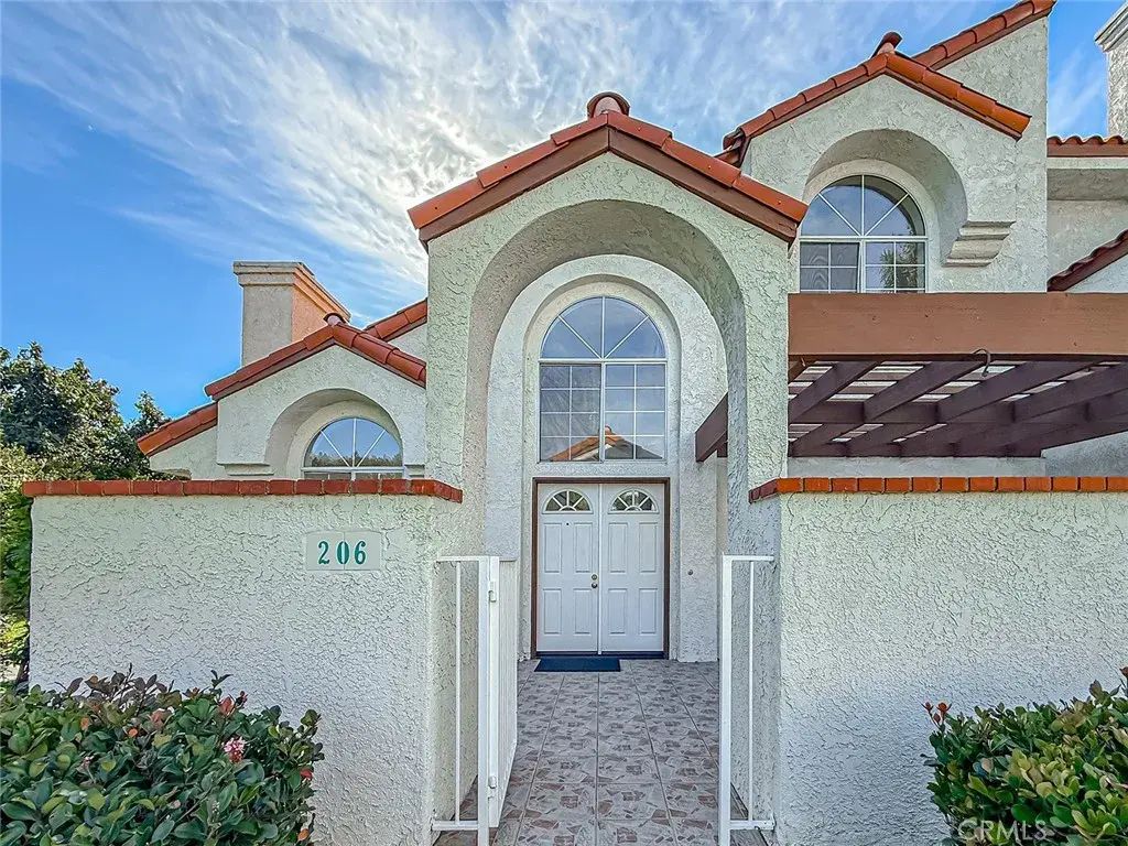 206 Camino Cortina, Camarillo