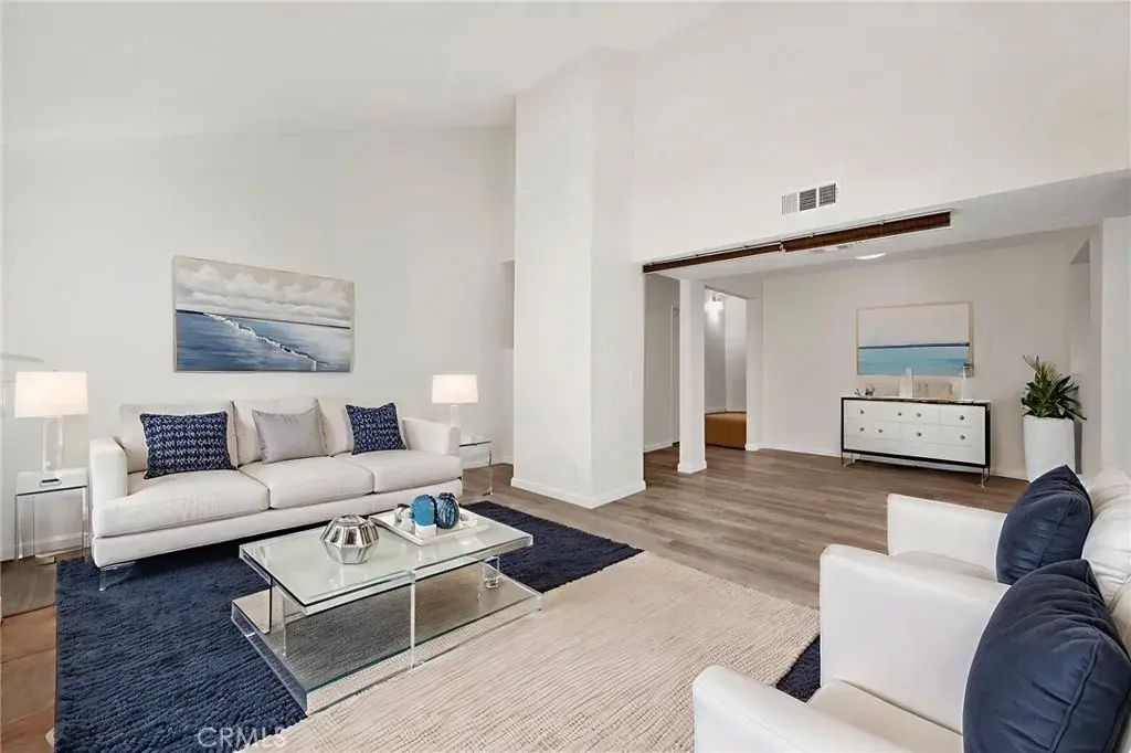 20155 Keswick Street 219, Winnetka