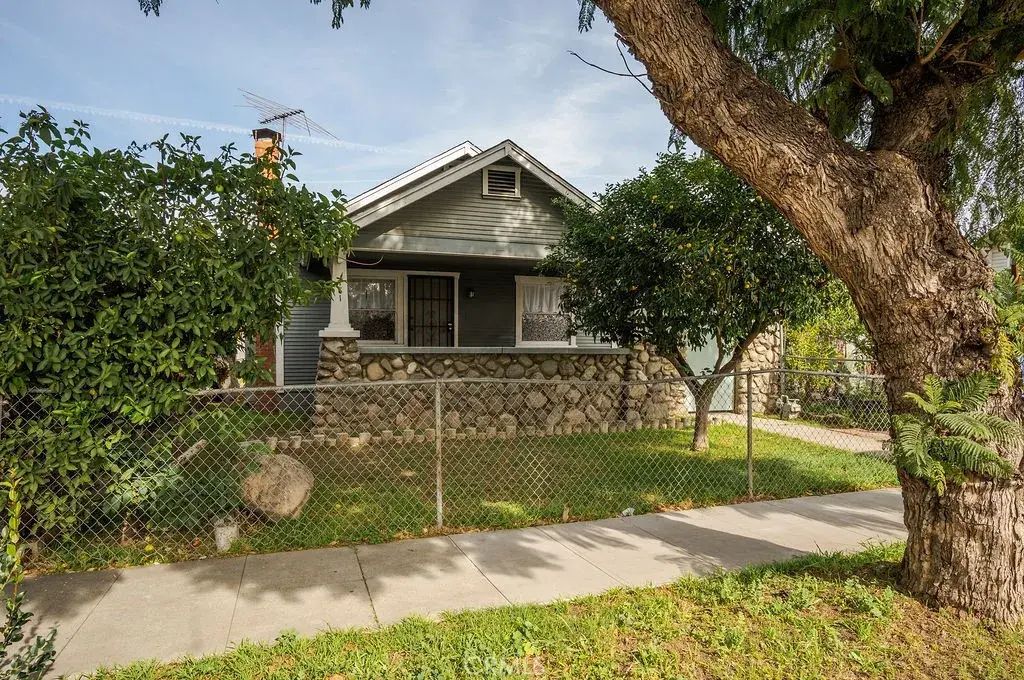781 W Center, Pomona