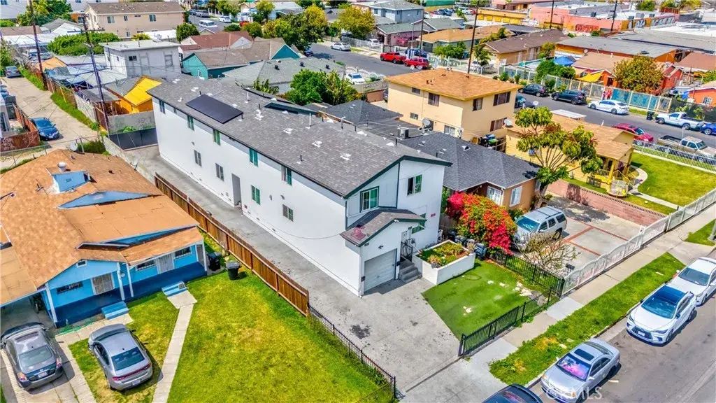8711 Mckinley Place, Los Angeles