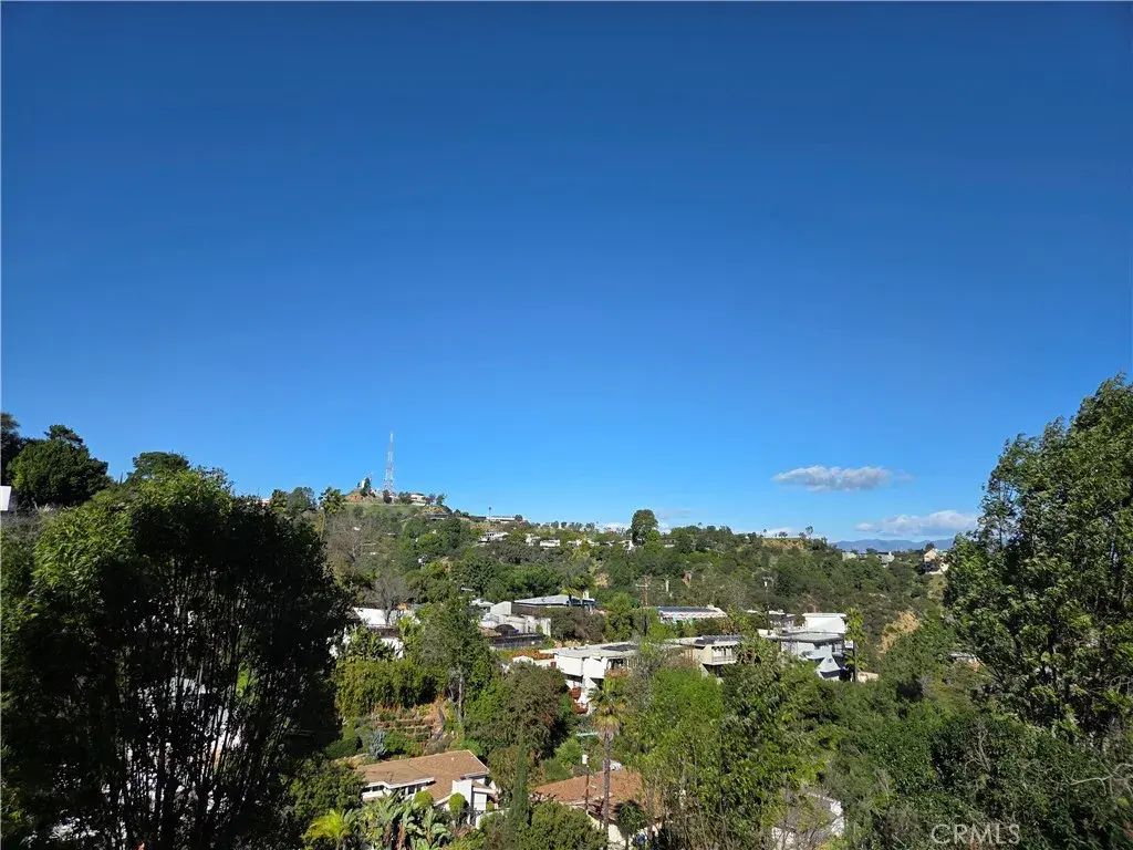 2211 Ridgemont, Los Angeles