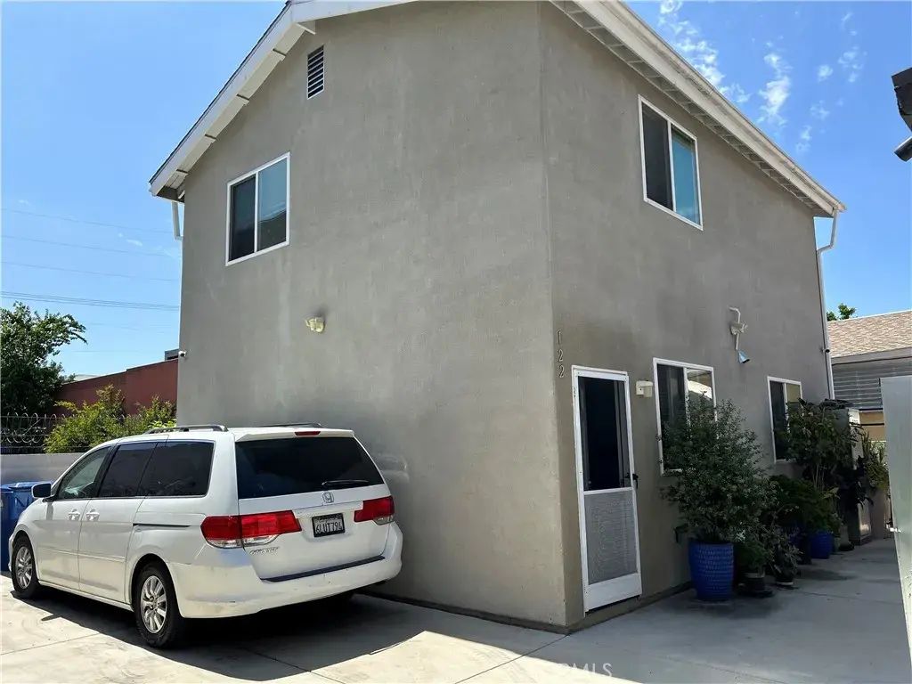 122 E 31st Street, Los Angeles
