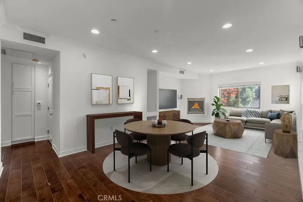11504 Moorpark Street 103, Studio City