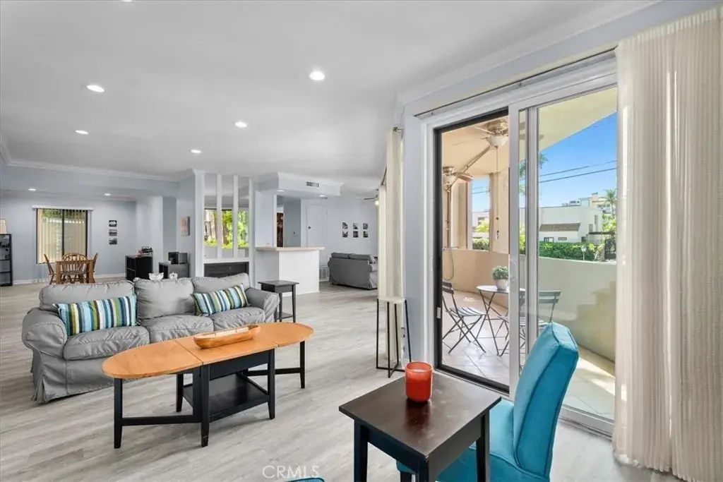 5216 Yarmouth Avenue 106, Encino