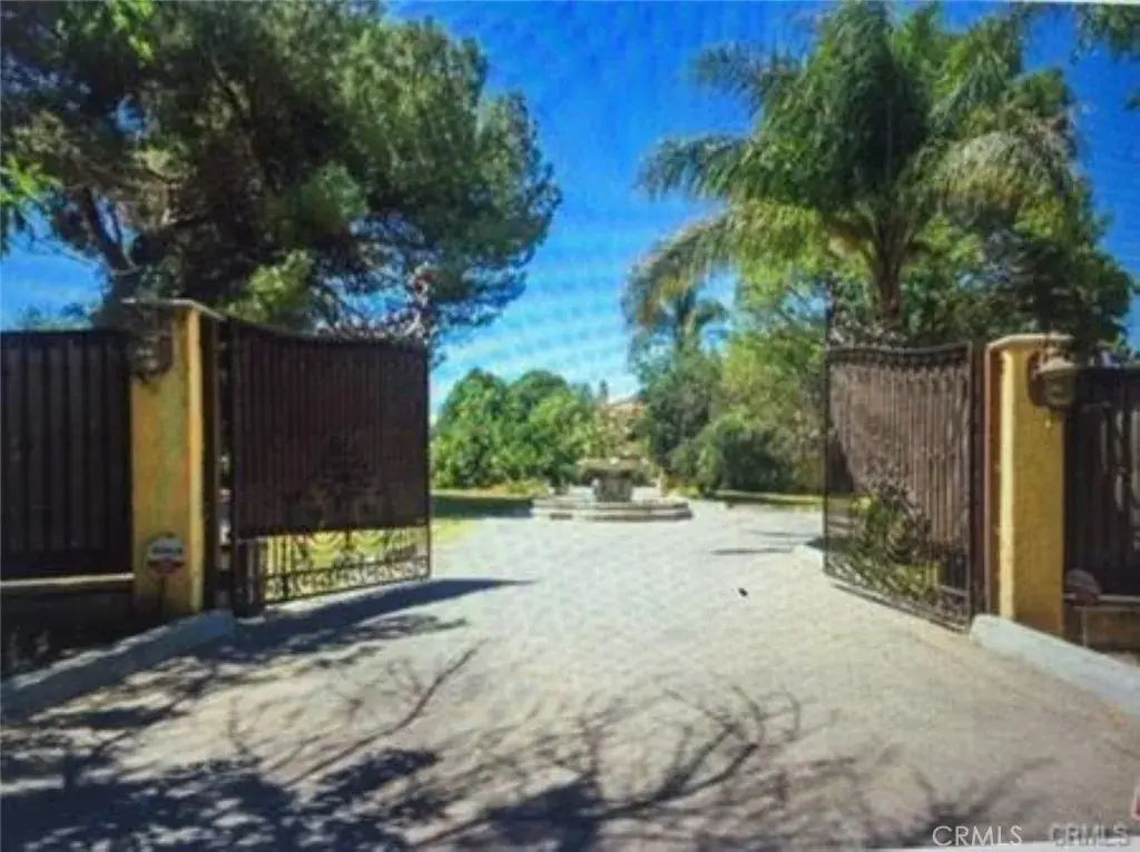 5717 Melvin Avenue, Tarzana