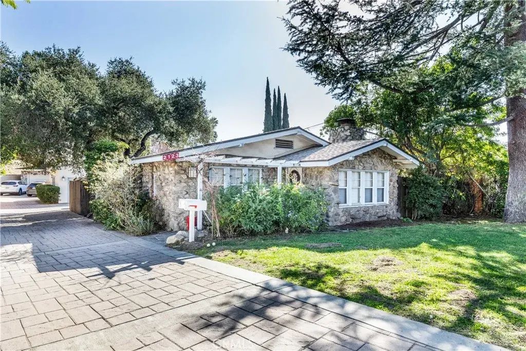2123 Crescent, Montrose