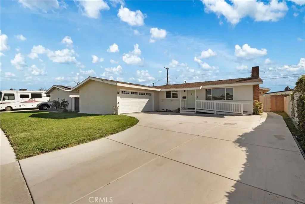 2022 W Spruce, Orange