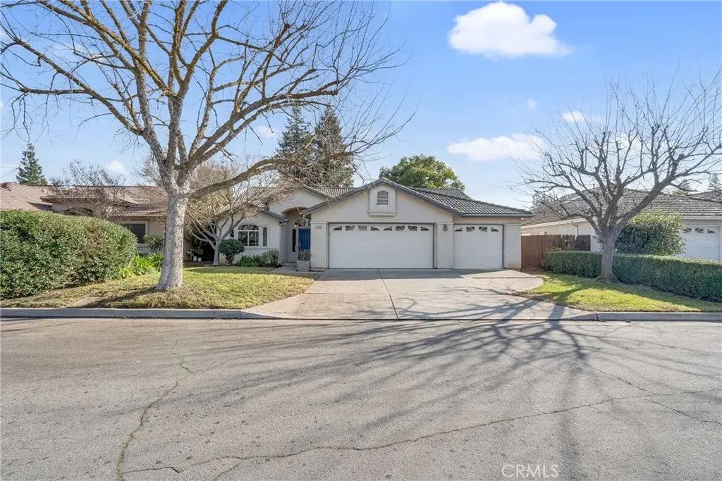 8590 N Sierra Vista, Fresno