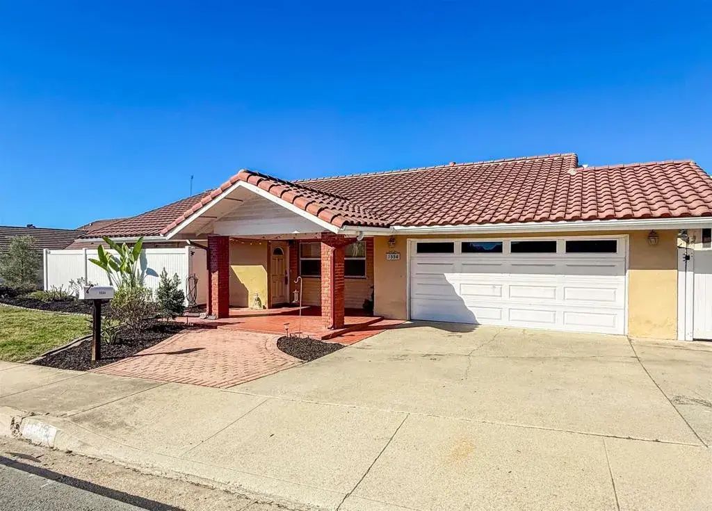 1554 W Country Club Lane, Escondido