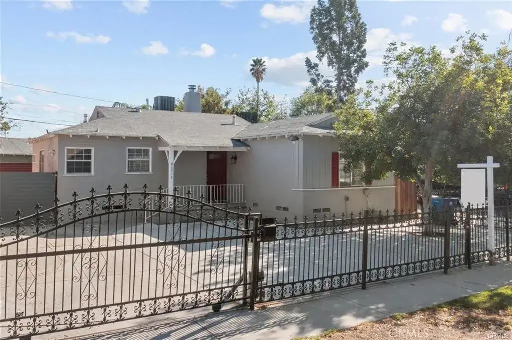 6938 Topeka Drive, Reseda