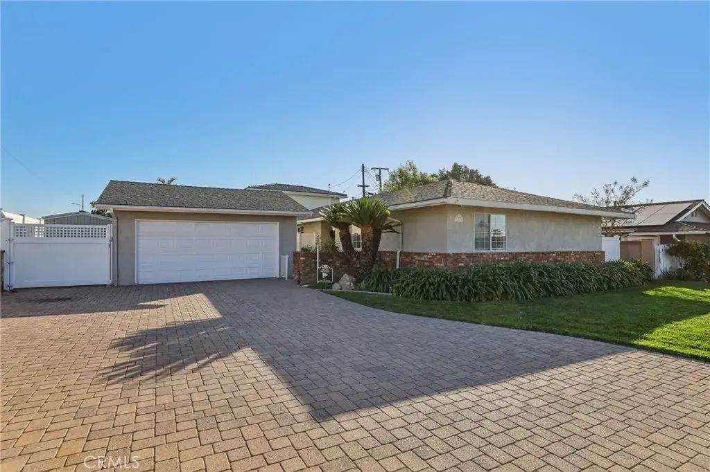 1248 E Saint James, Orange