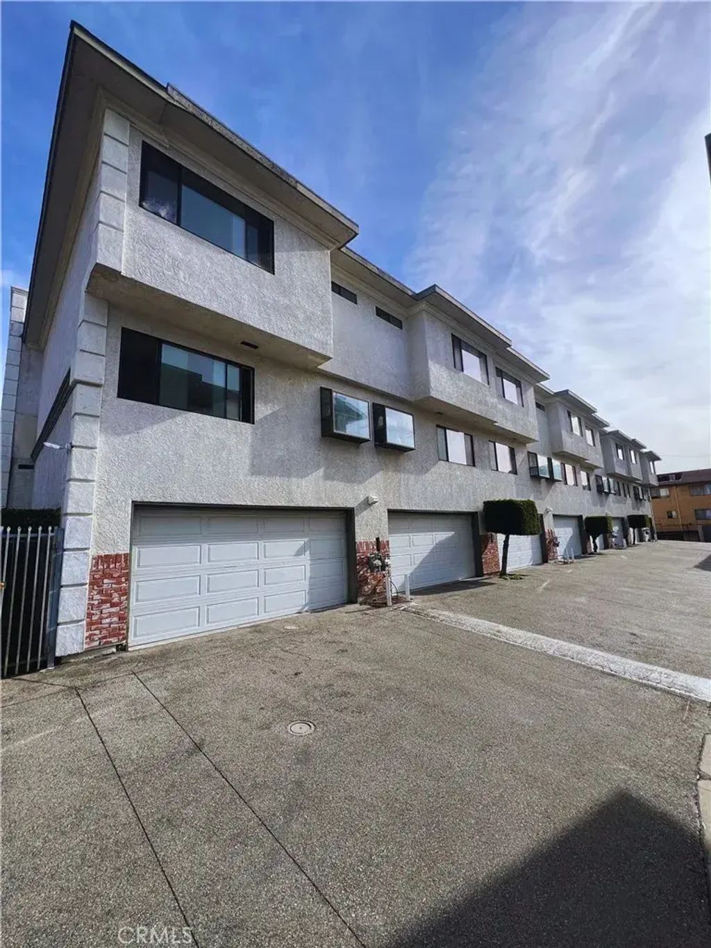 14262 Tyler 10, Sylmar