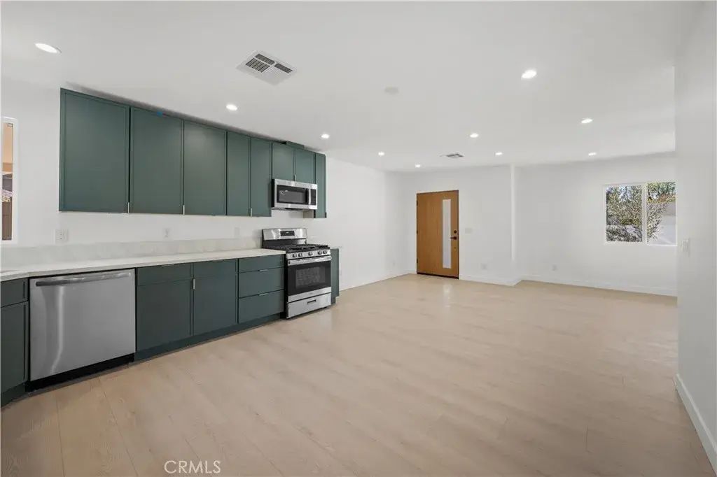 6946 Amestoy Avenue, Lake Balboa