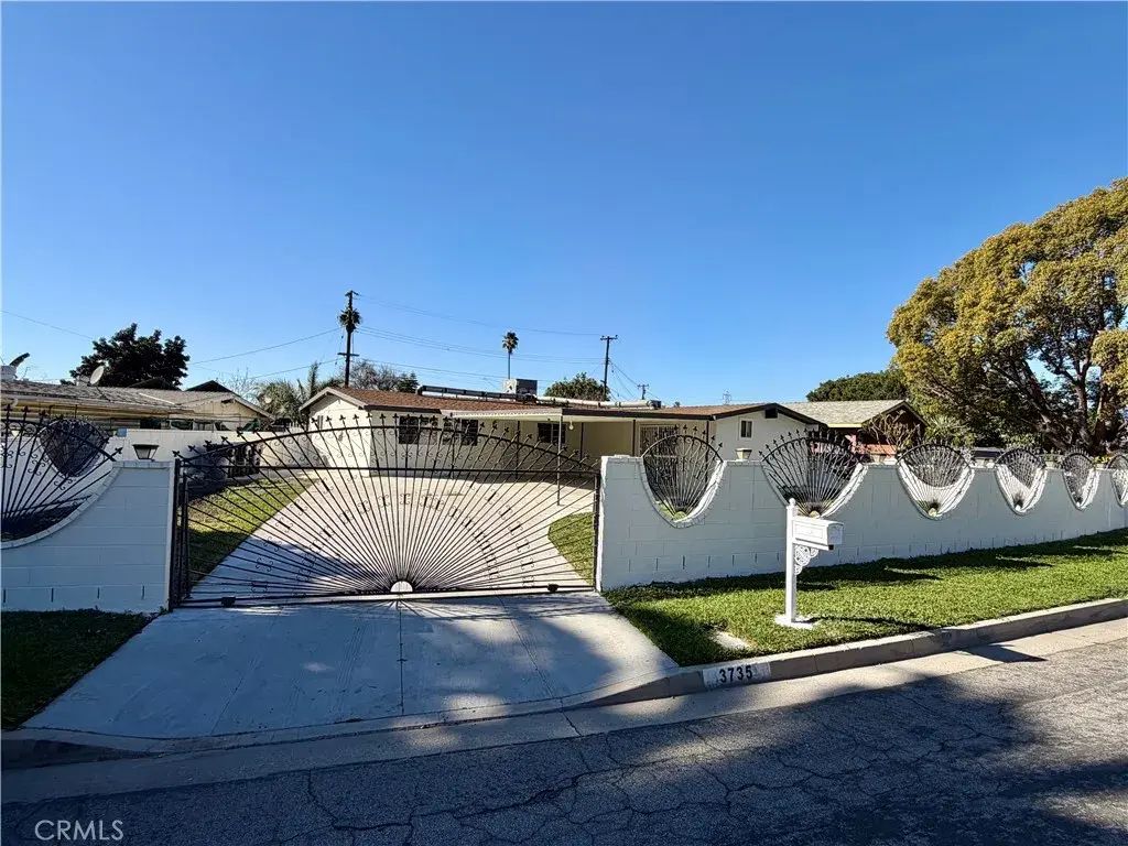 3735 Croton, Whittier