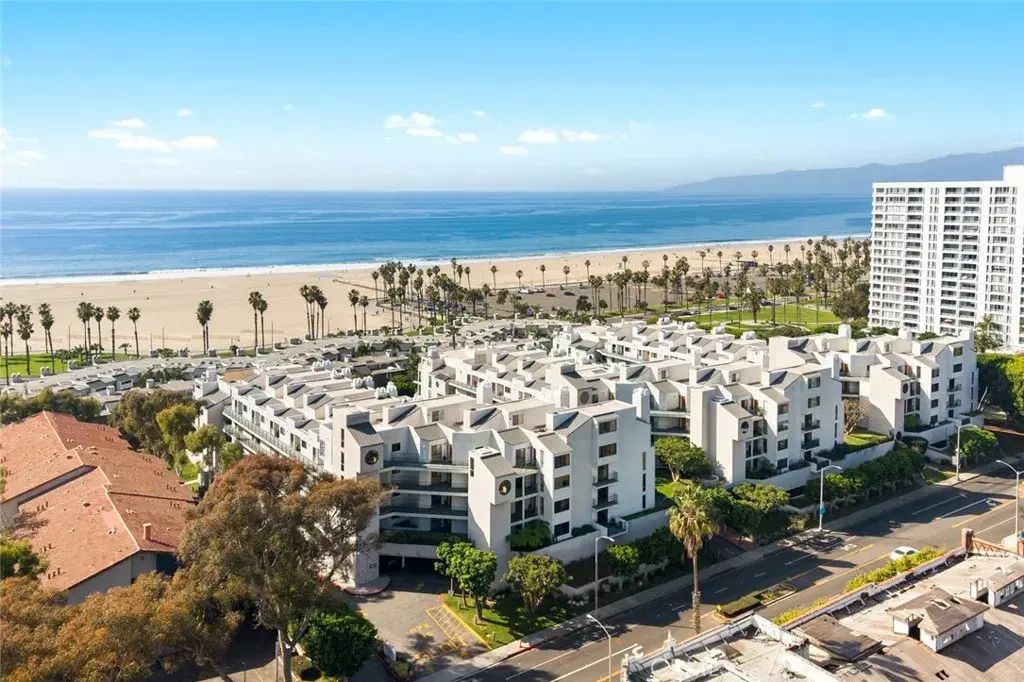2940 Neilson Way 302, Santa Monica