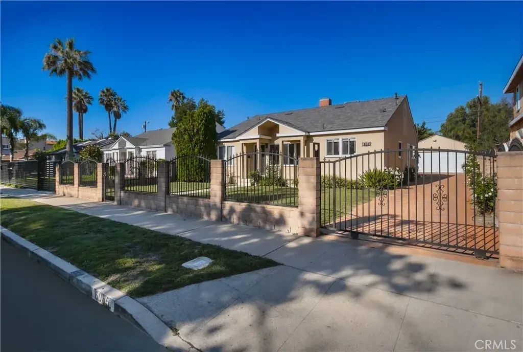 6045 Teesdale Avenue, North Hollywood