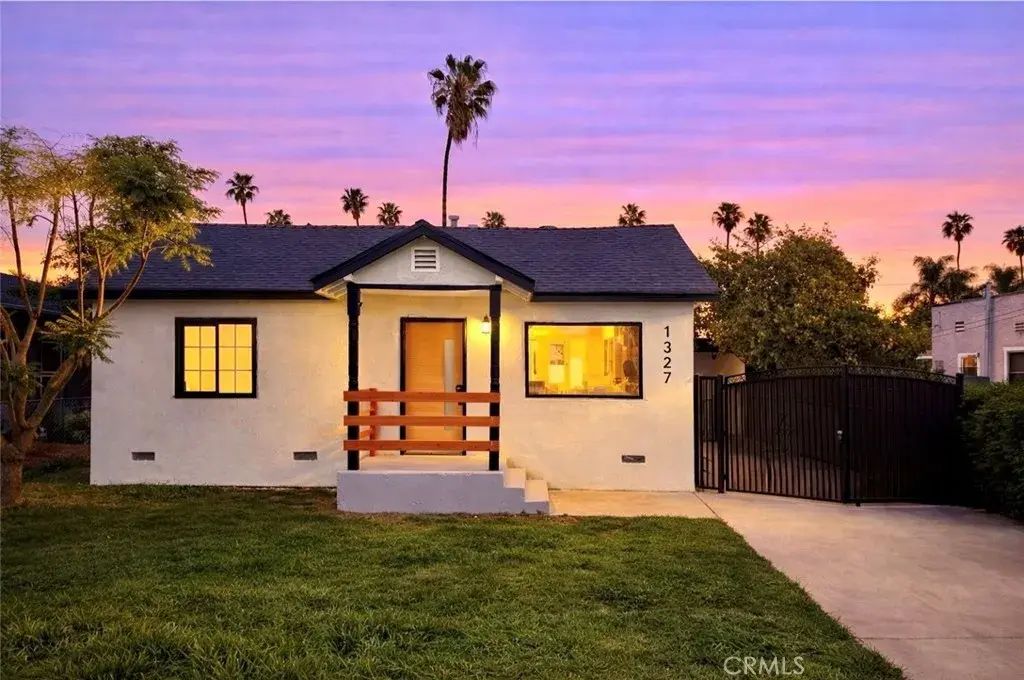 1327 W 97th Street, Los Angeles