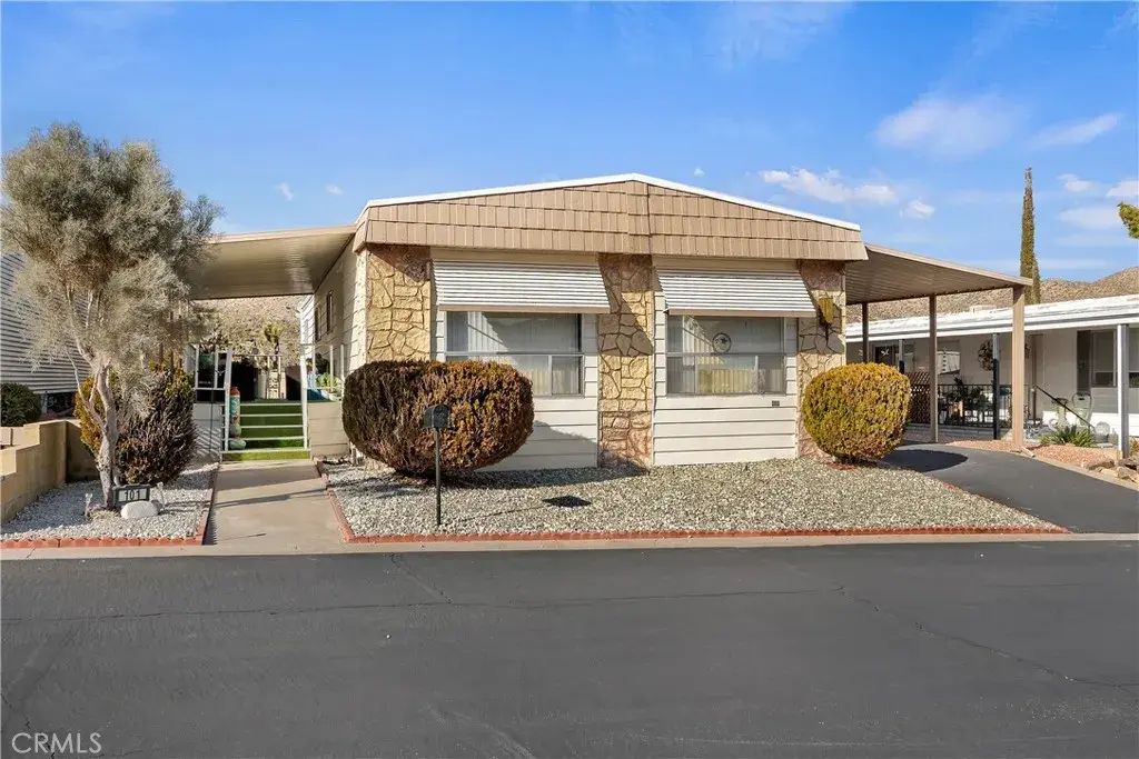 54999 Martinez 101, Yucca Valley