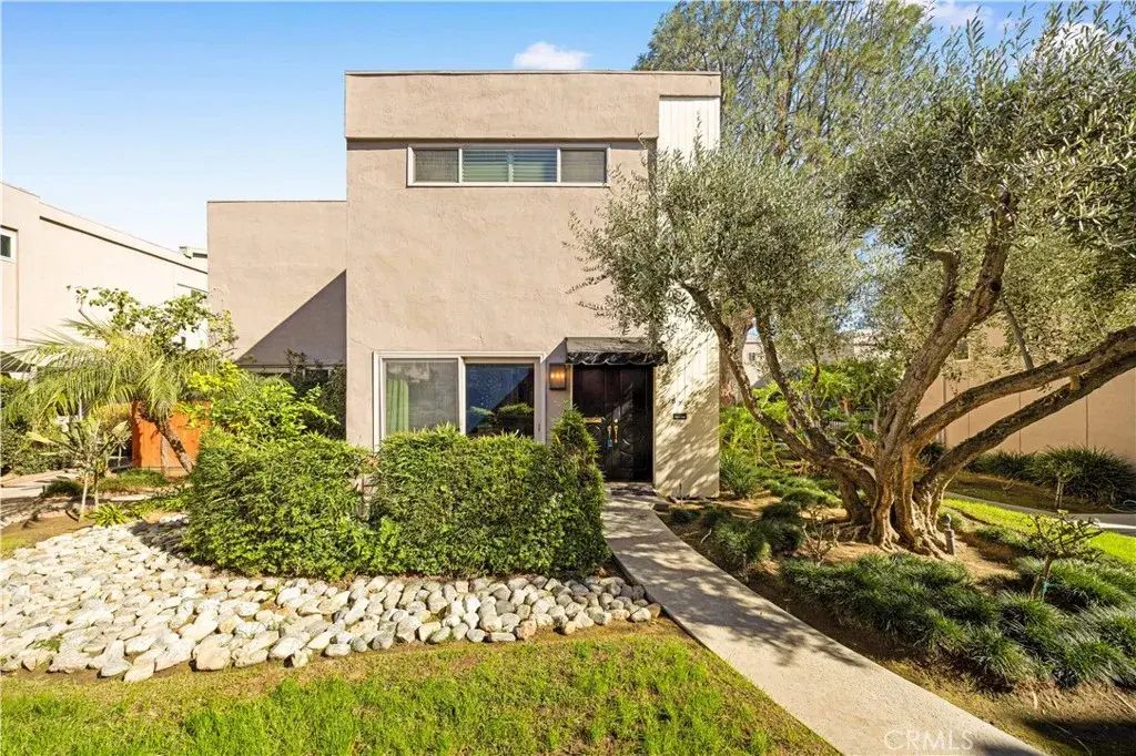 573 Fairview Avenue, Arcadia