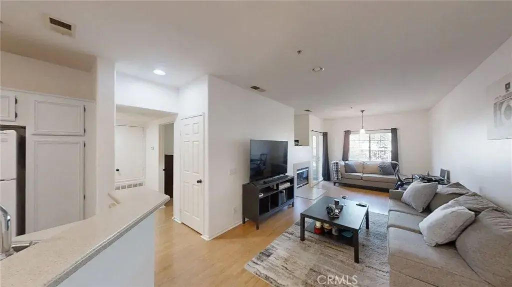 26426 Arboretum 806, Murrieta
