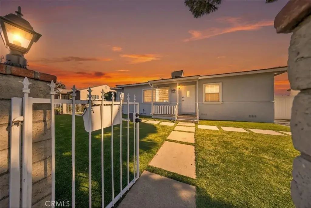 8100 Bellaire Avenue, North Hollywood