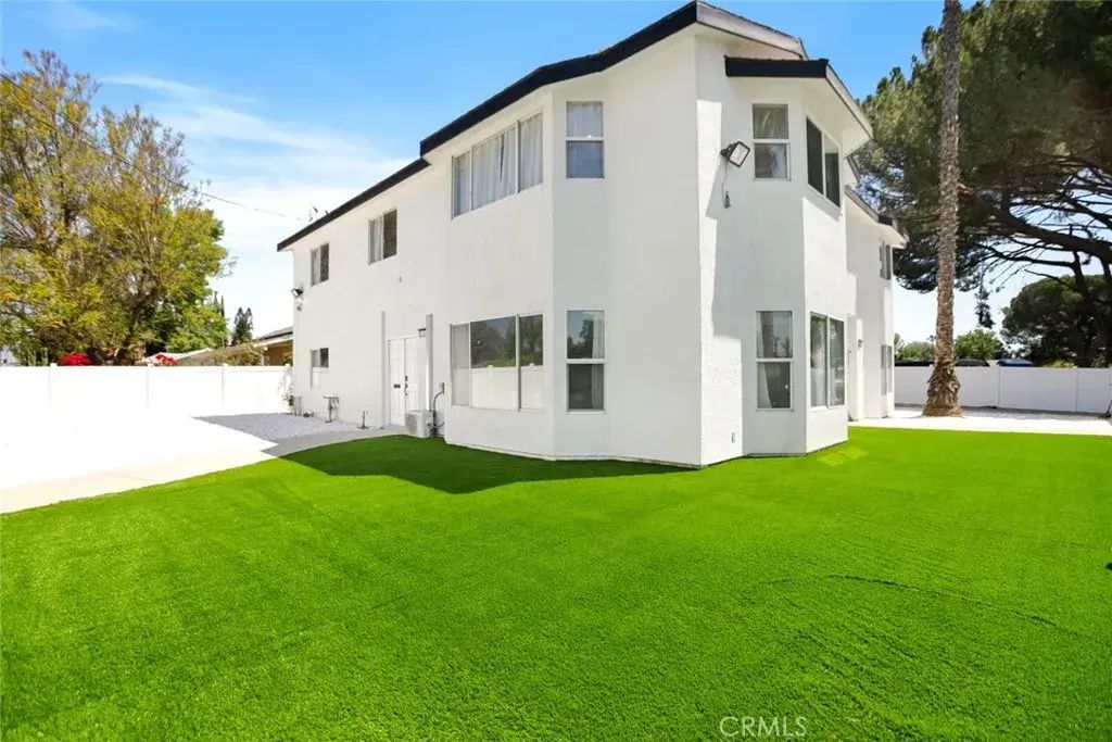 7904 Tampa, Reseda